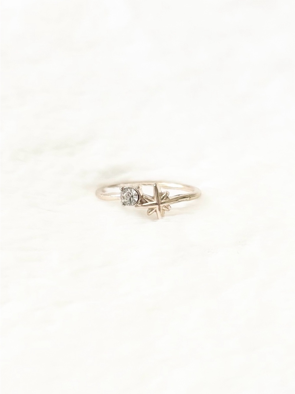 5/$15 🩷 MUST BUNDLE Delicate Gold Starburst Ring with Clear Stone